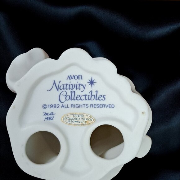 Avon Nativity Collectibles The Magi Kaspar 1982 Porcelain Figurine - Picture 4 of 15